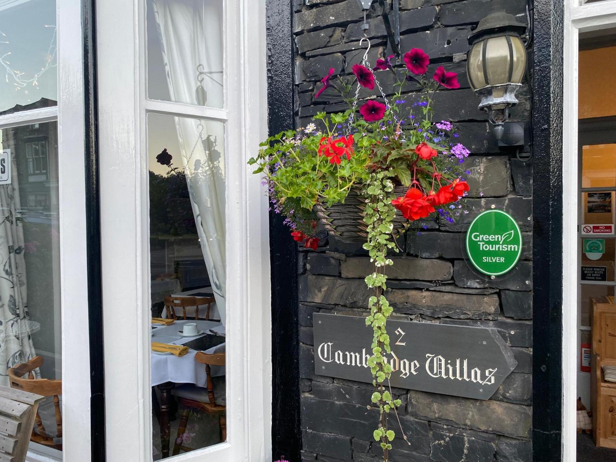 2 Cambridge Villas B & B Эмблсайд Экстерьер фото