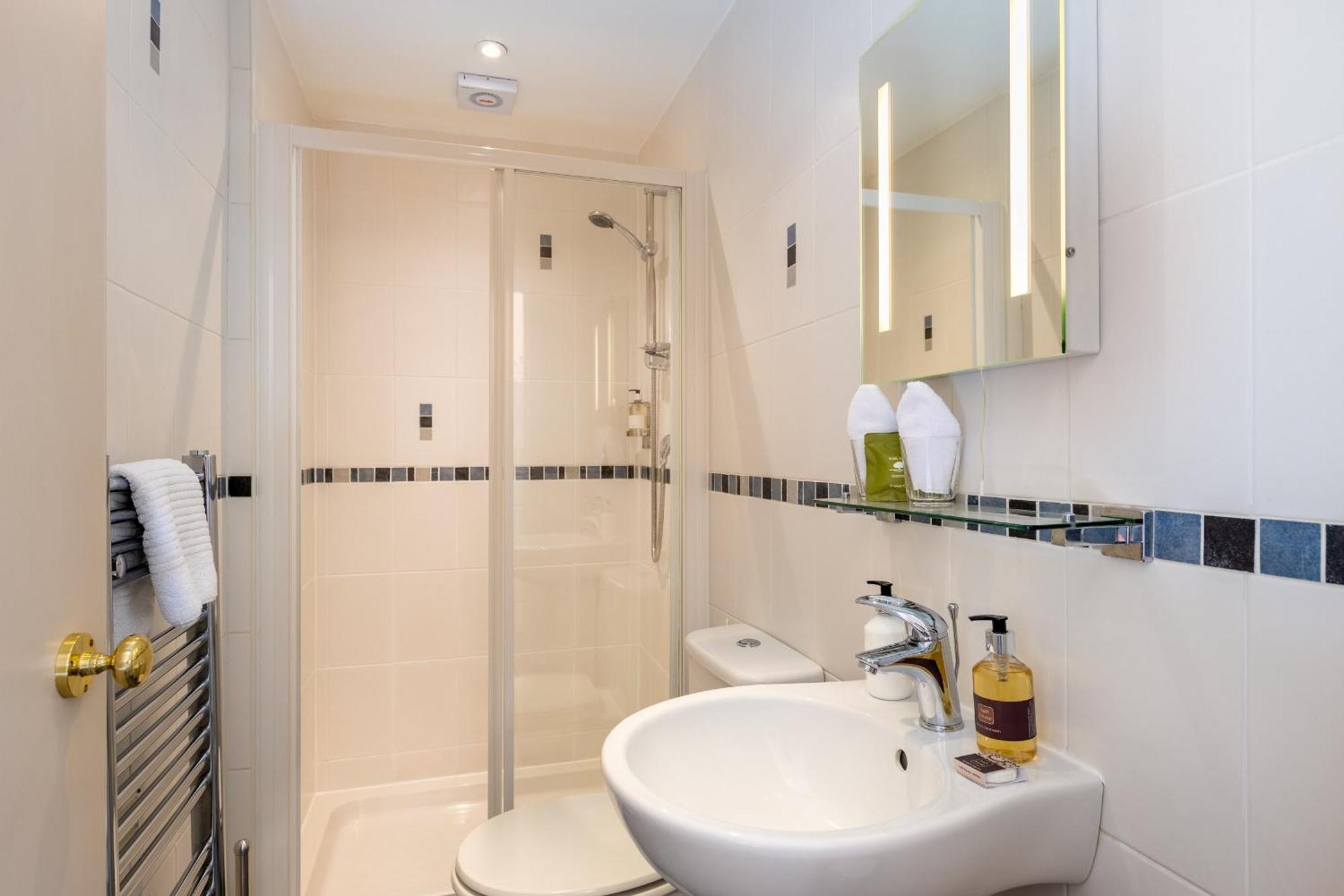 2 Cambridge Villas B & B Эмблсайд Номер фото